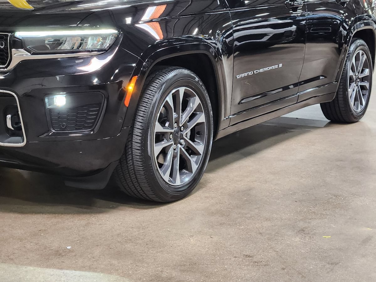 Used 2025 Jeep Grand Cherokee Overland w/ Adv Protech Group III AWD/4WD image 17