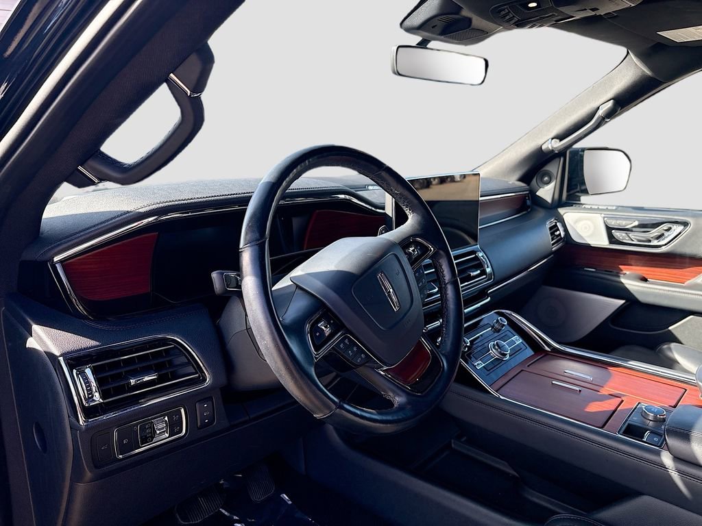 Used 2023 Lincoln Navigator L Reserve image 9
