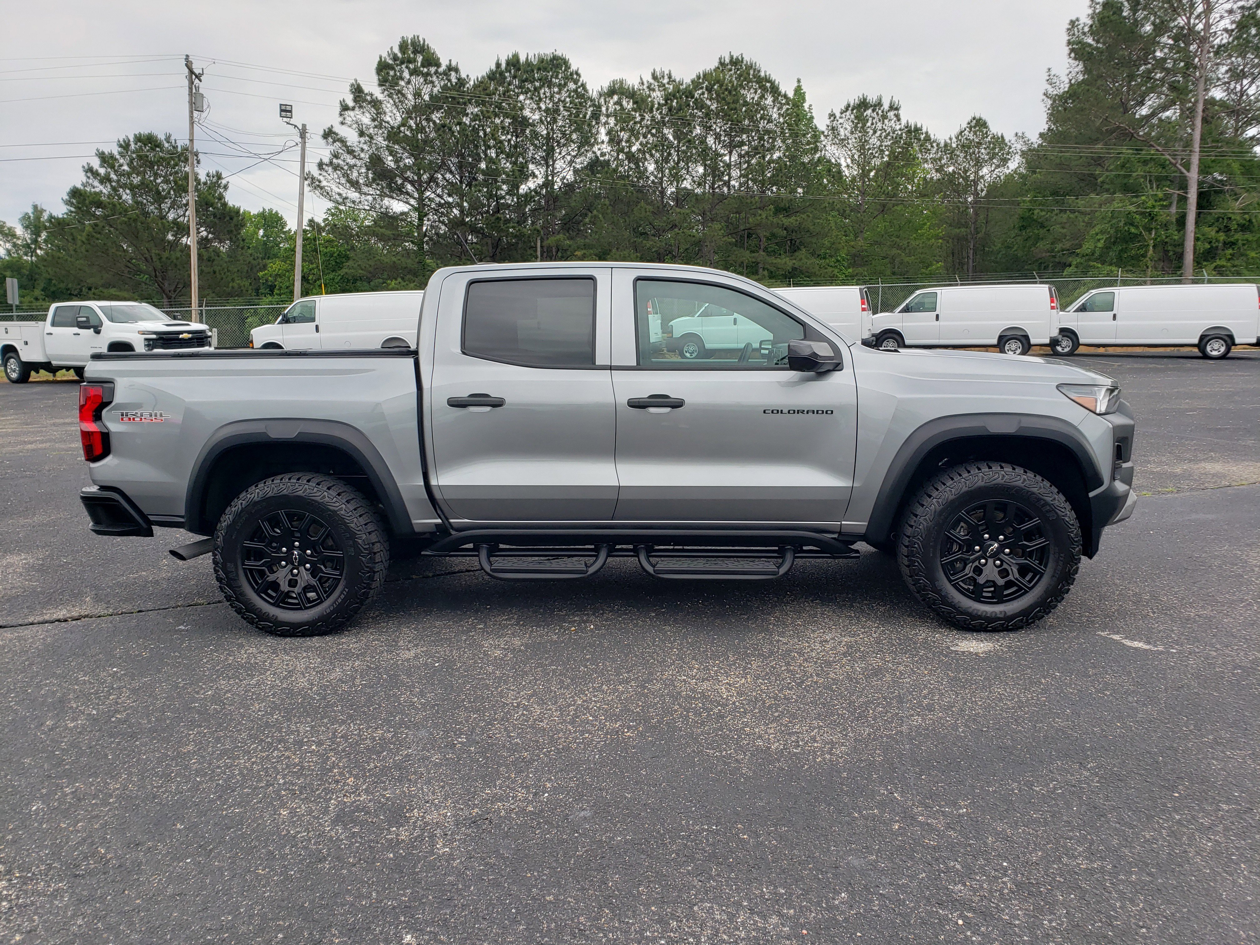Used 2025 Chevrolet Colorado Trail Boss AWD/4WD image 5