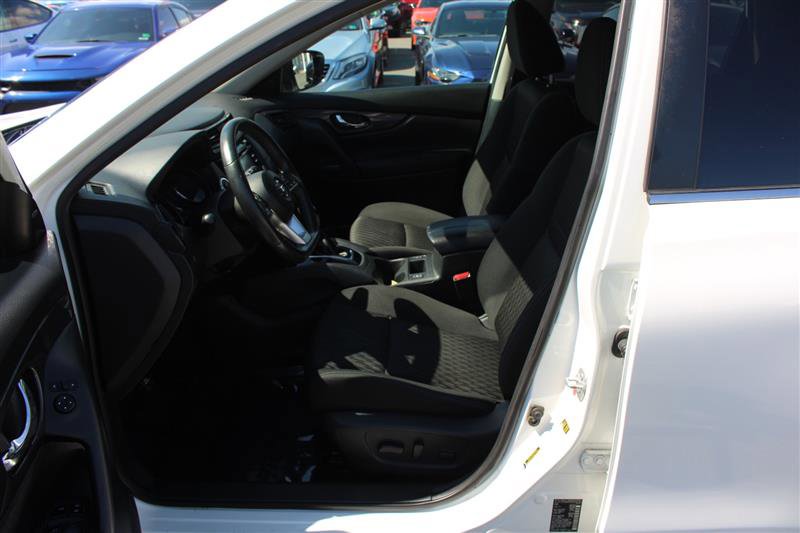 Used 2017 Nissan Rogue SV image 10