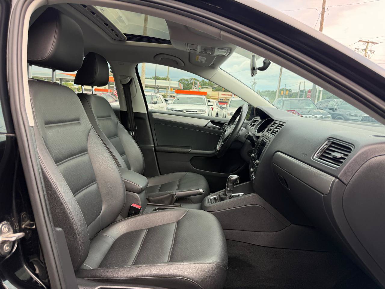 Used 2018 Volkswagen Jetta SE FWD image 23