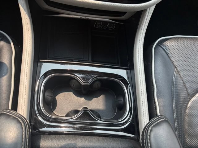 Used 2023 Chrysler Pacifica Limited FWD image 34