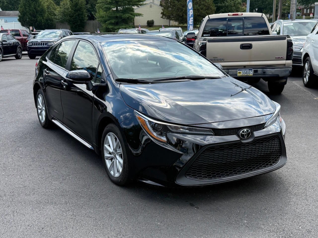 Used 2023 Toyota Corolla LE w/ LE Premium Package FWD image 6