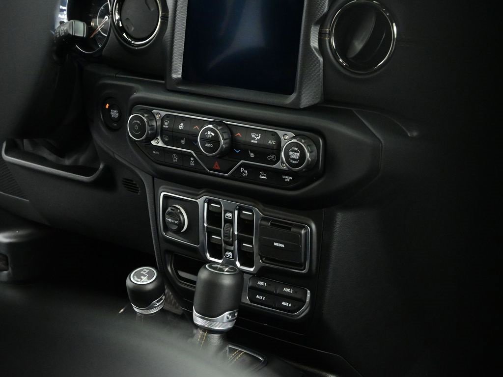 Used 2021 Jeep Wrangler Unlimited Sahara image 36