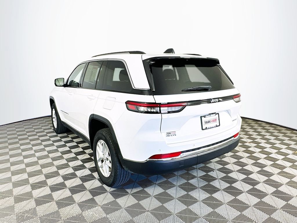 Certified 2023 Jeep Grand Cherokee Laredo w/ Luxury Tech Group I AWD/4WD image 8