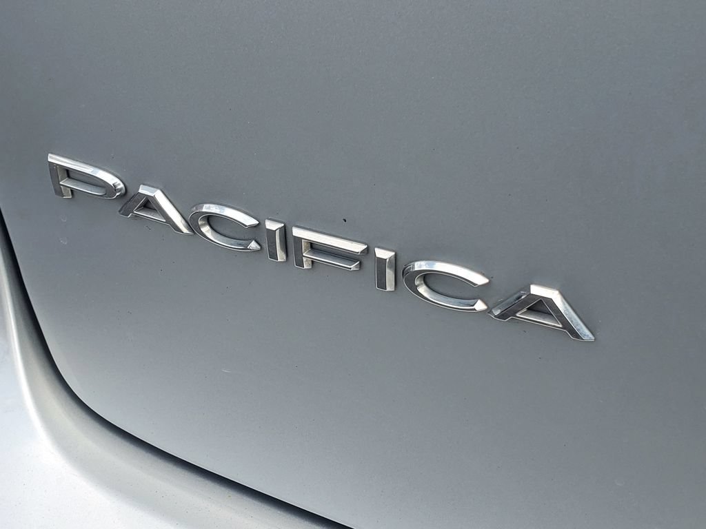 Used 2024 Chrysler Pacifica Touring-L FWD image 29
