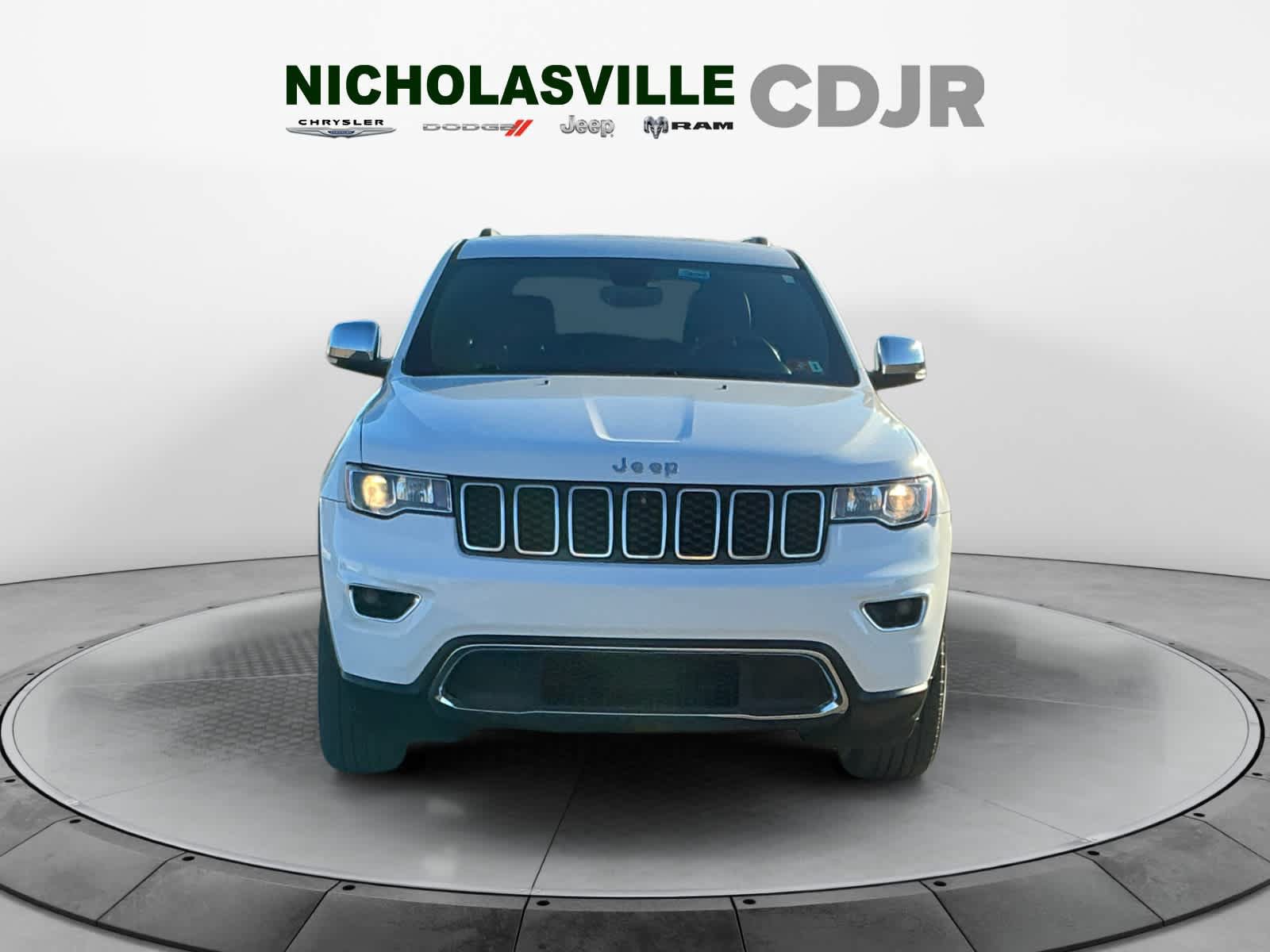 Used 2019 Jeep Grand Cherokee Limited AWD/4WD image 8