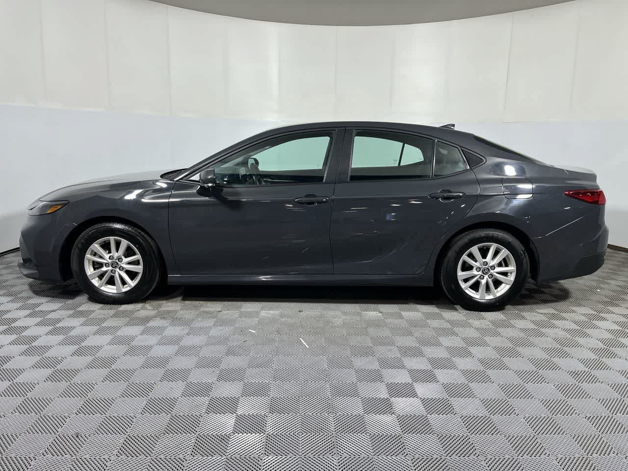 Used 2025 Toyota Camry LE FWD image 5