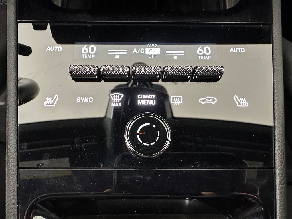 Certified 2024 Porsche Cayenne AWD/4WD image 31