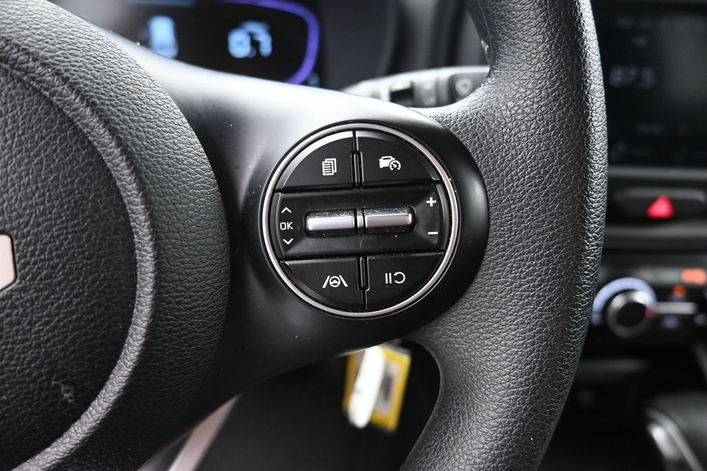 Used 2025 Kia Soul LX w/ LX Technology Package FWD image 18