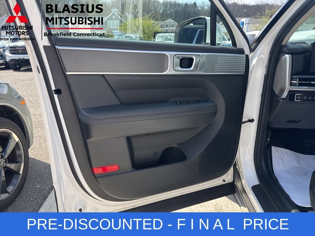 Used 2025 Hyundai Santa Fe SEL FWD image 16