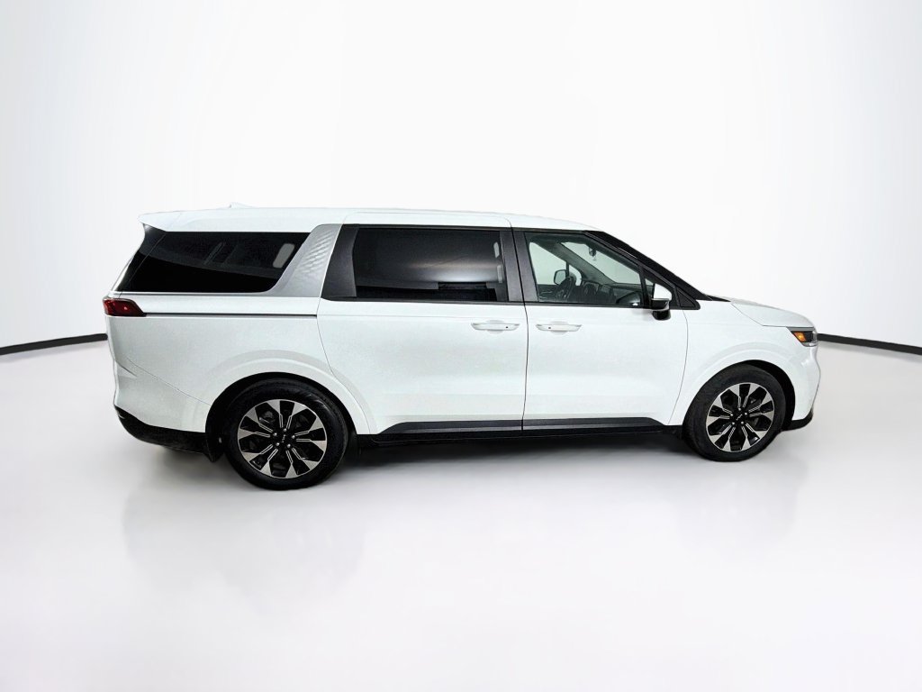 Certified 2024 Kia Carnival EX FWD image 4