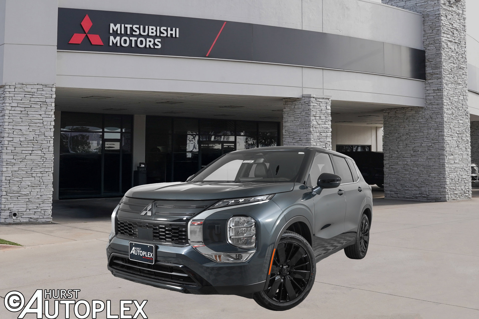New 2026 Mitsubishi Outlander LE AWD/4WD image 1