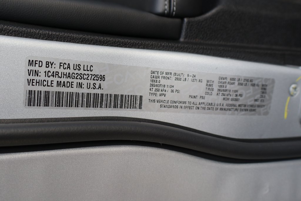 Used 2025 Jeep Grand Cherokee Altitude AWD/4WD image 65