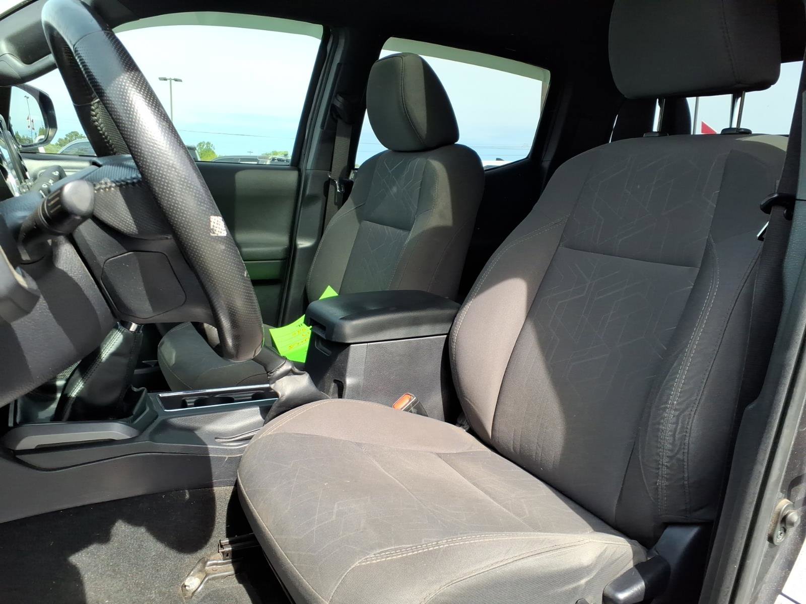 Used 2017 Toyota Tacoma TRD Sport w/ Premium & Technology Package image 15