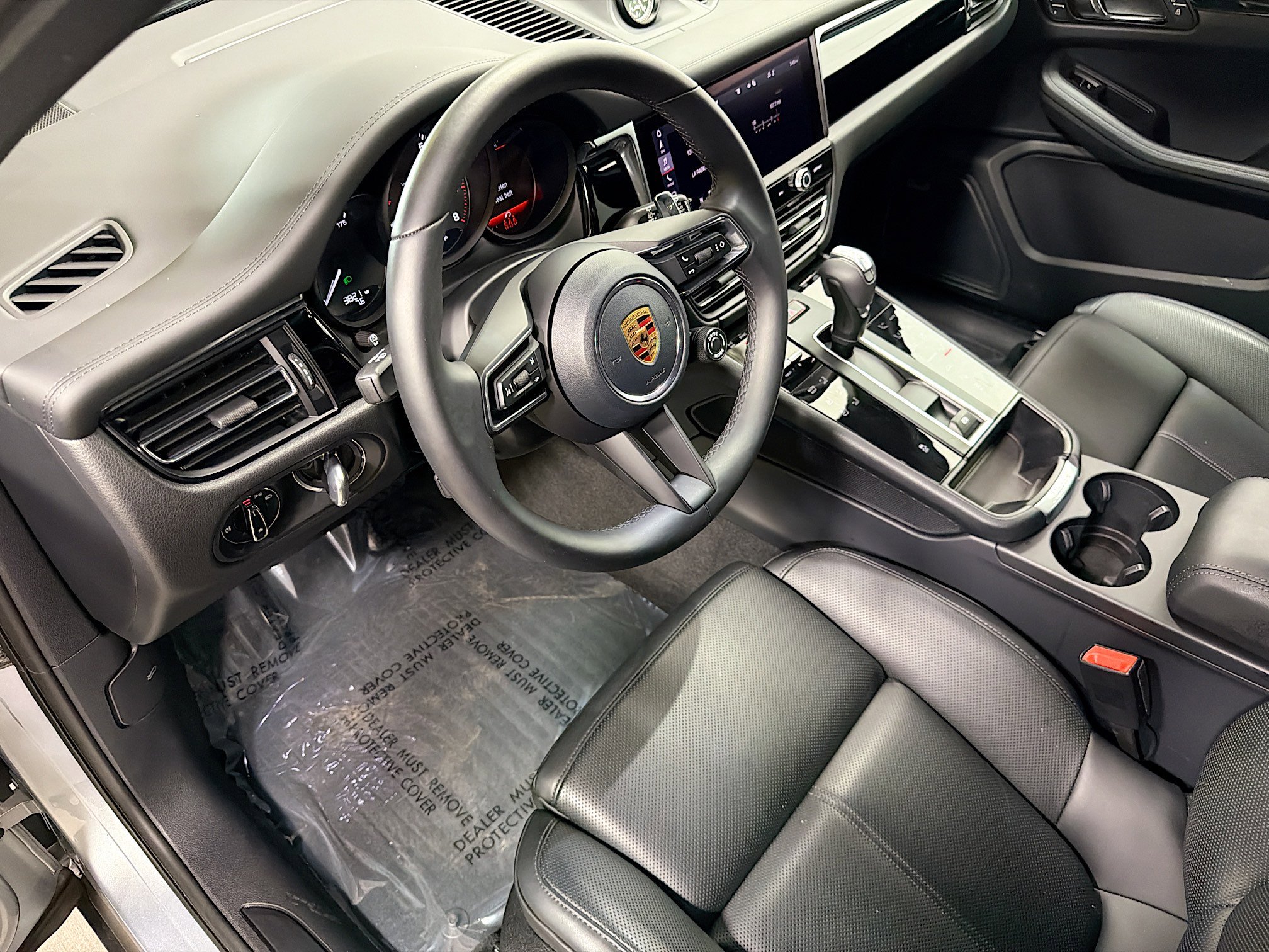 Certified 2026 Porsche Macan AWD/4WD image 4