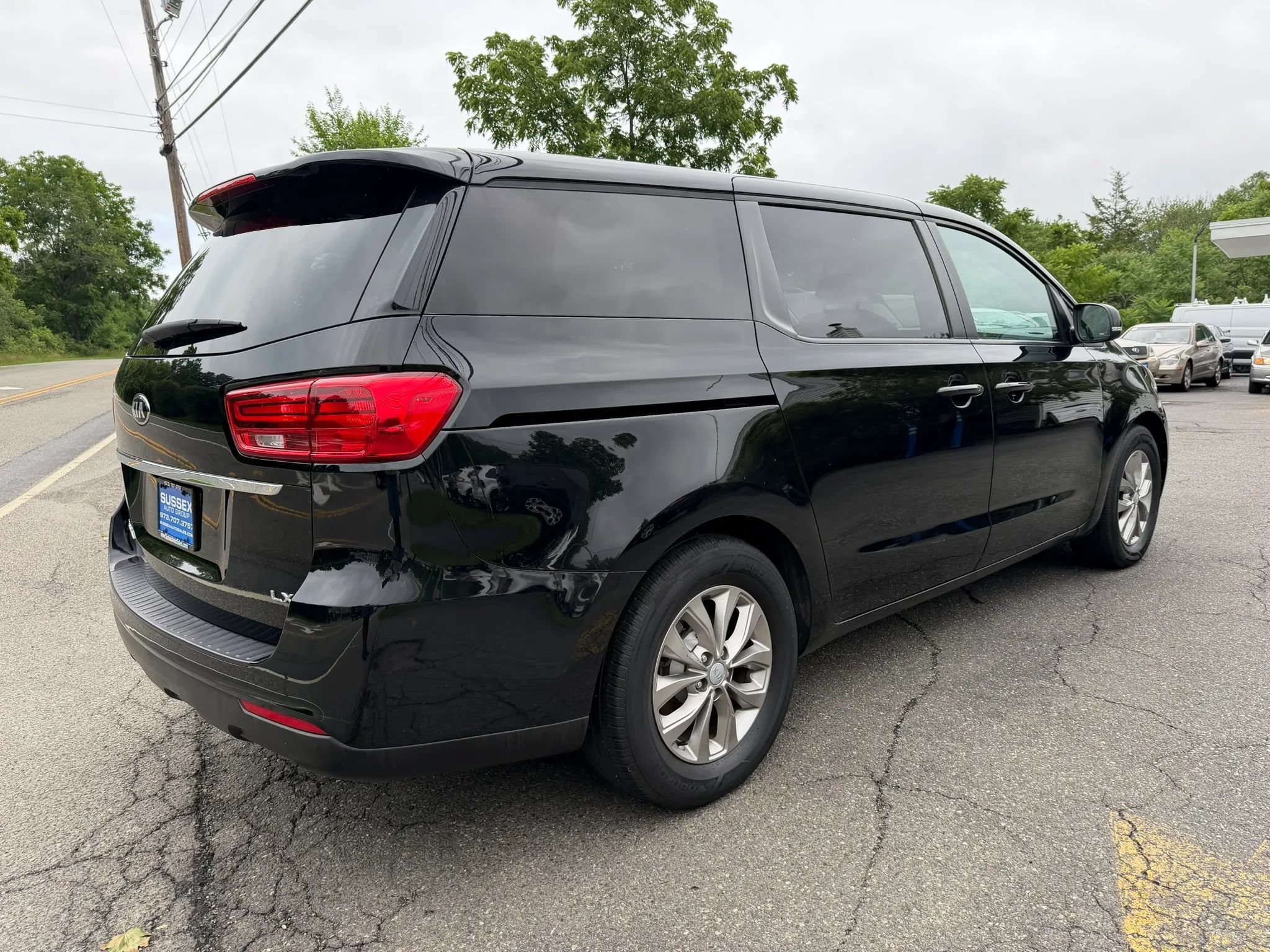 Used 2019 Kia Sedona LX FWD image 4