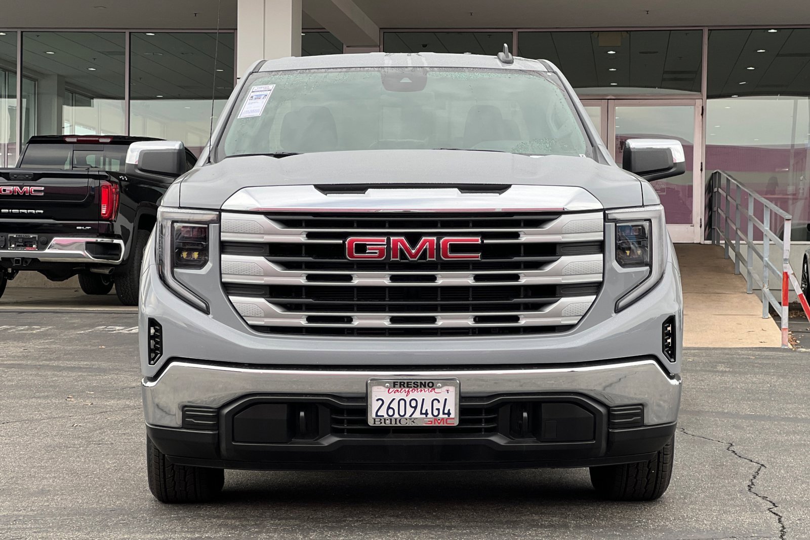 Used 2025 GMC Sierra 1500 SLE image 9
