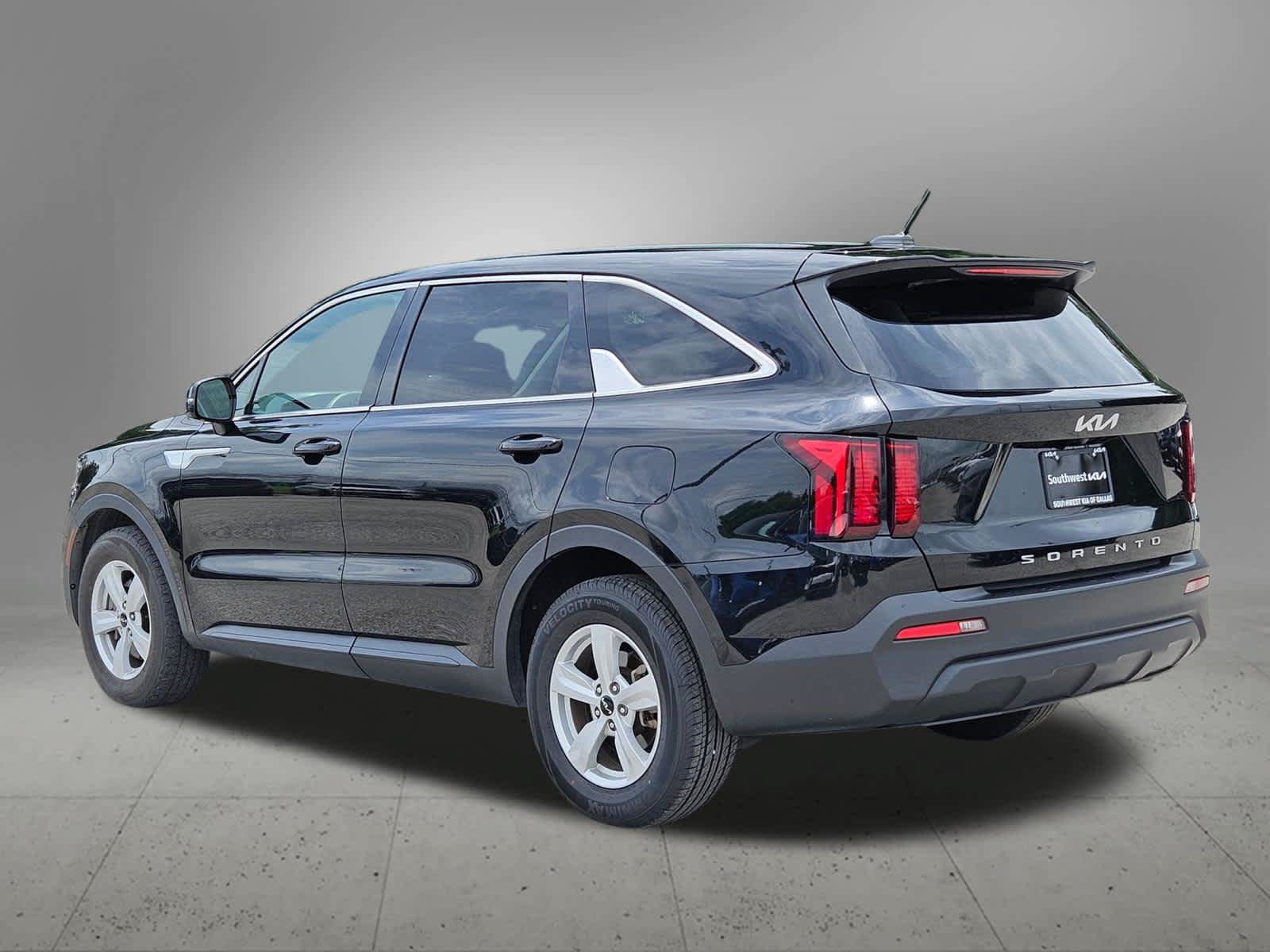 Used 2022 Kia Sorento LX FWD image 4