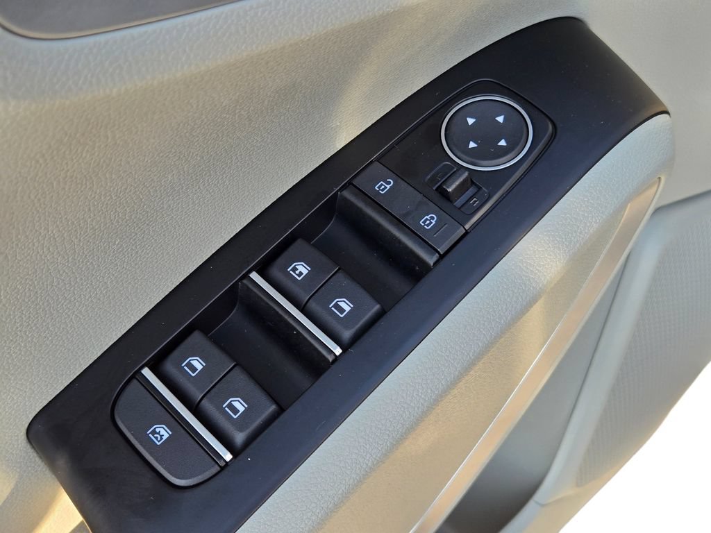 Certified 2025 Kia Soul LX w/ LX Technology Package FWD image 15