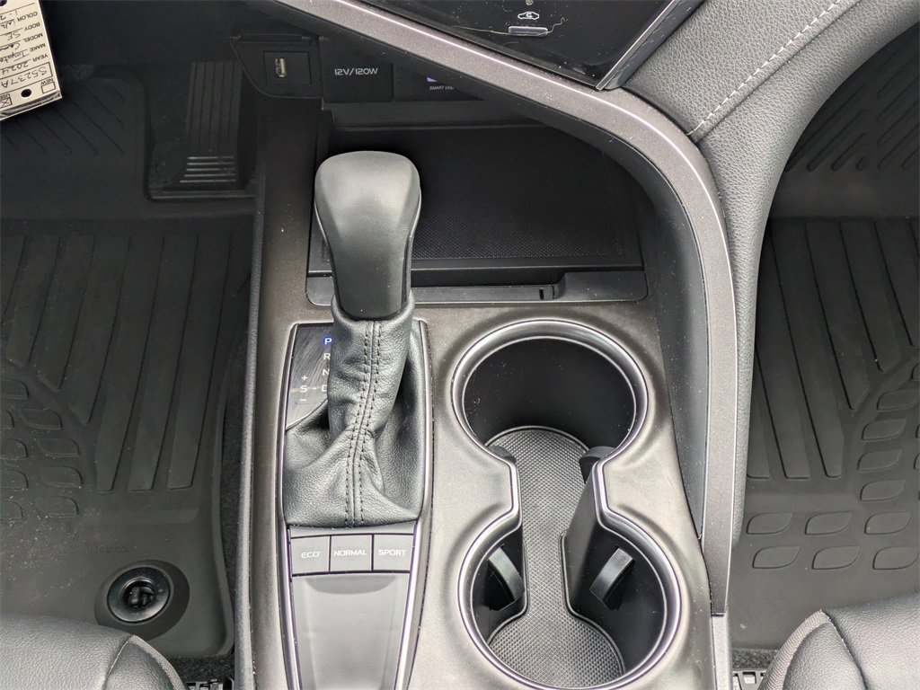 Used 2024 Toyota Camry SE image 20