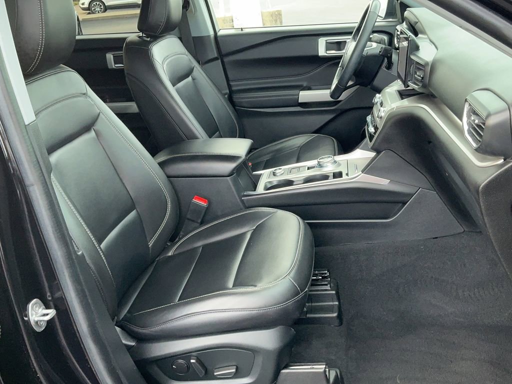 Used 2022 Ford Explorer XLT w/ Equipment Group 202A image 15