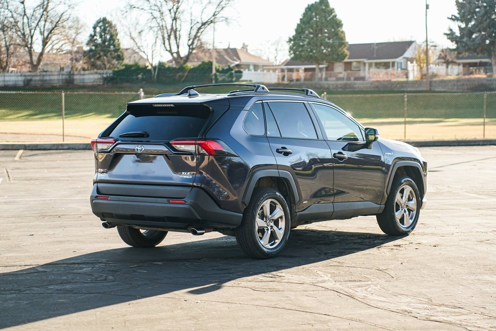 Used 2021 Toyota RAV4 XLE Premium image 5