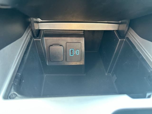 Used 2020 Ford Explorer XLT w/ Equipment Group 202A AWD/4WD image 40