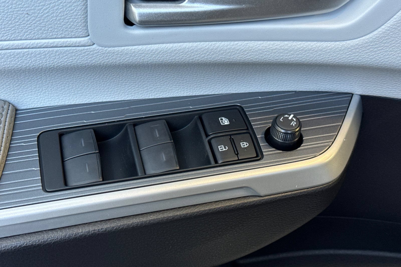 Used 2026 Toyota Sienna XLE FWD image 15