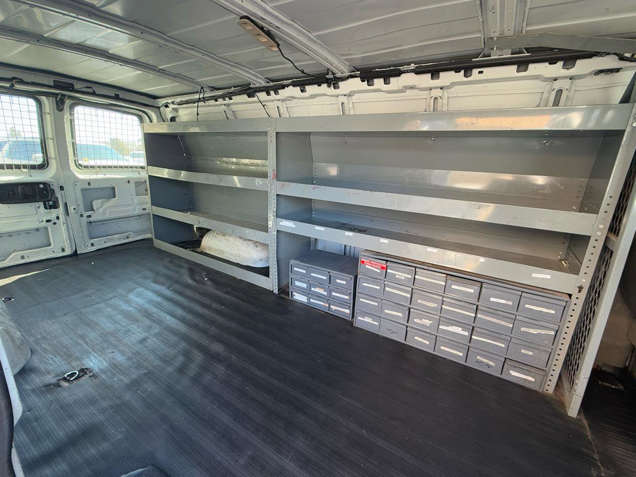 Used 2017 Chevrolet Express 2500 Extended RWD image 14