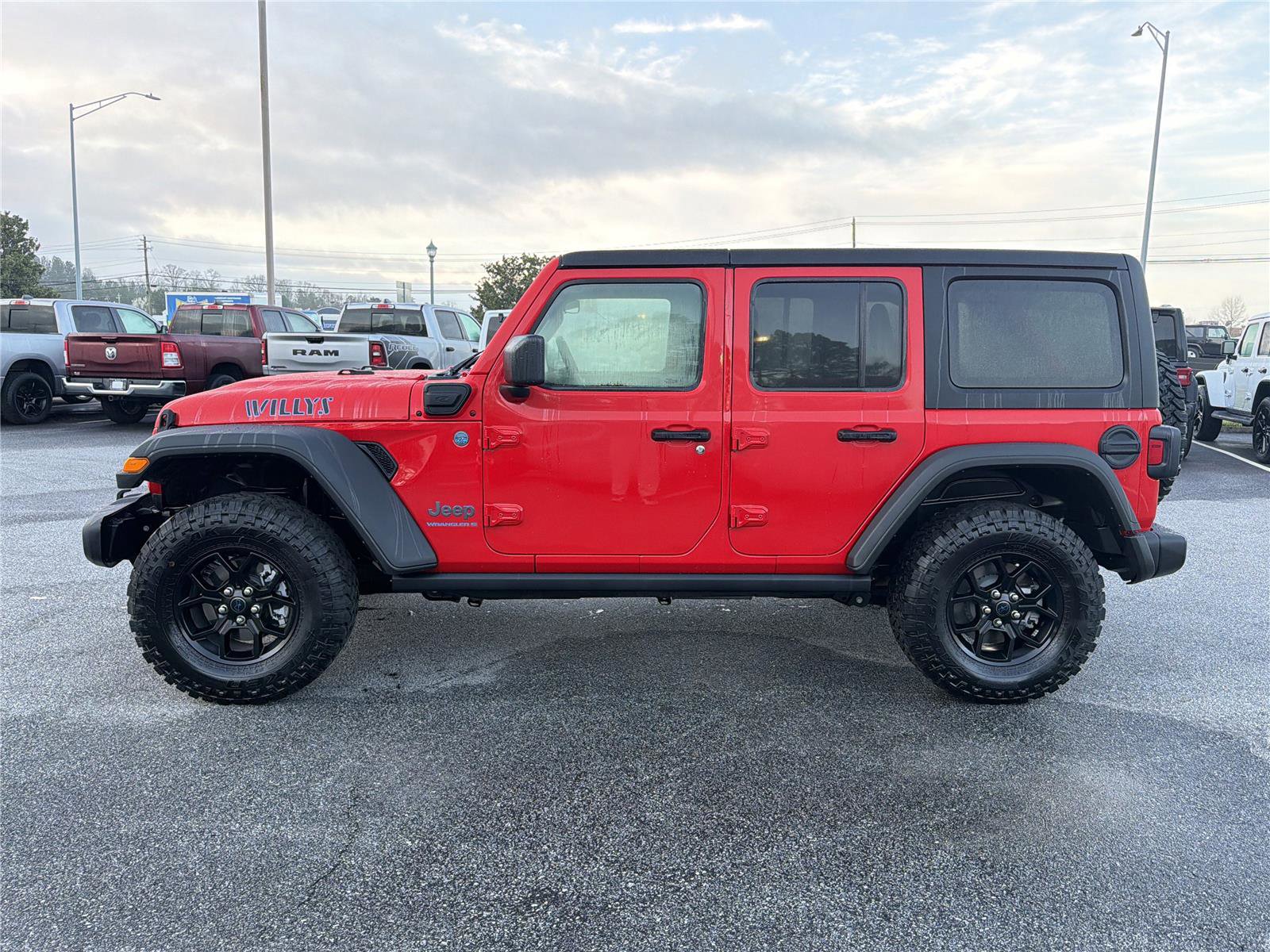 Used 2025 Jeep Wrangler Willys image 8