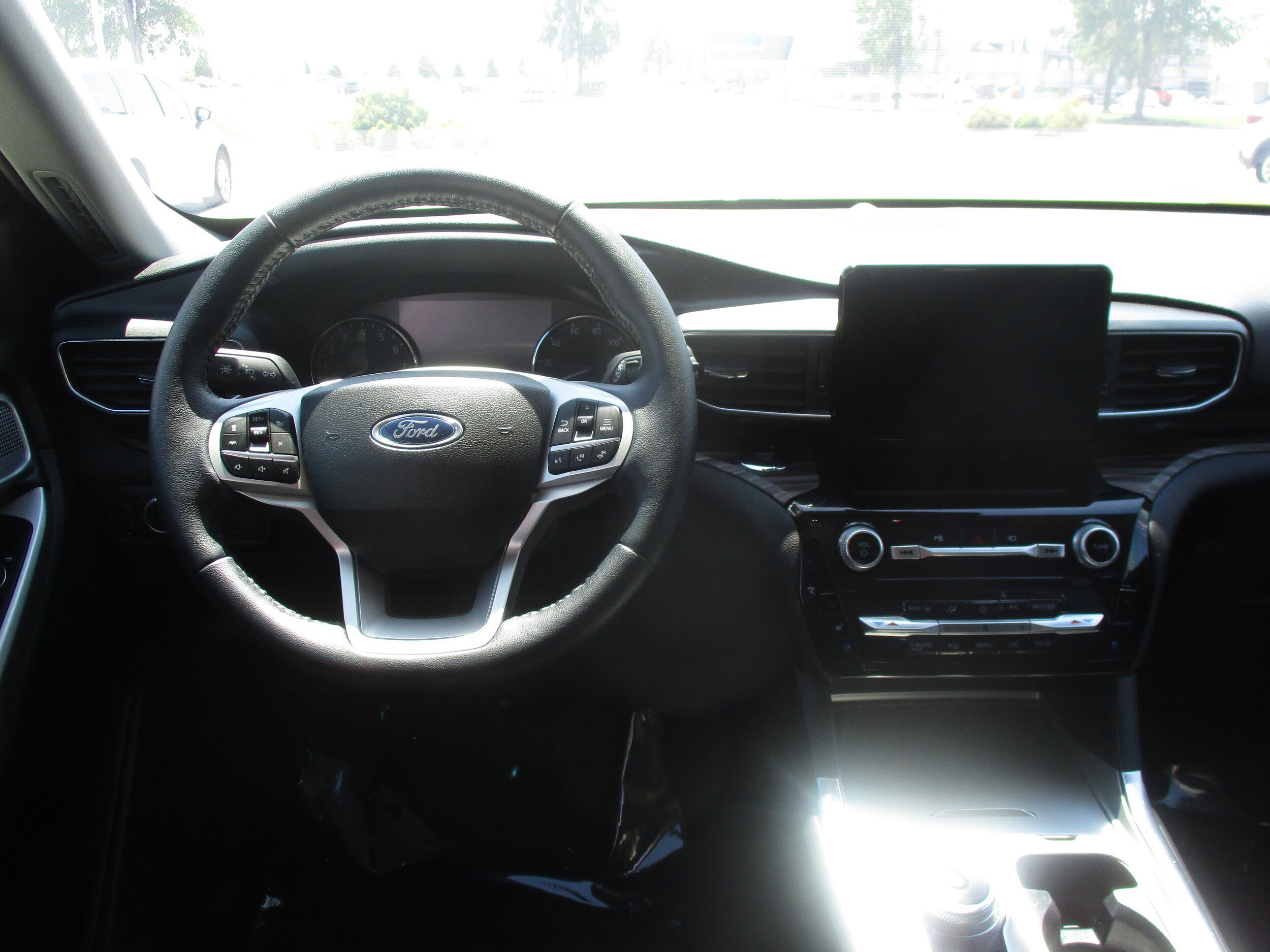 Used 2022 Ford Explorer Limited w/ Hybrid Equipment Group 310A AWD/4WD image 17