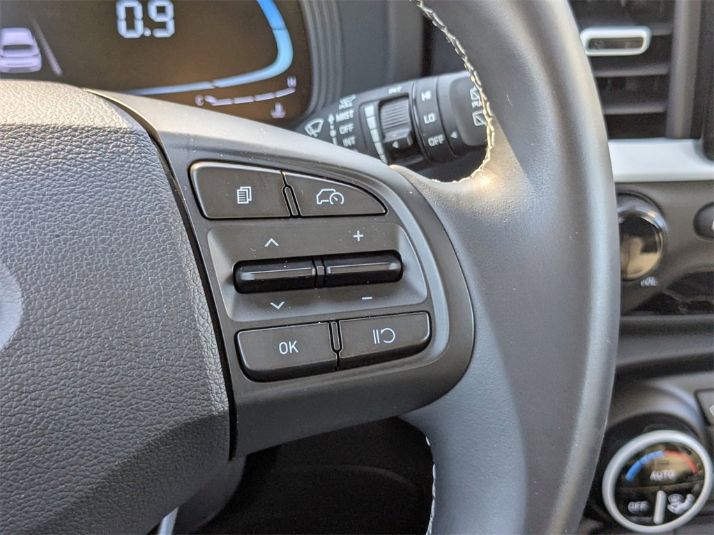 Used 2023 Hyundai Venue Limited image 23