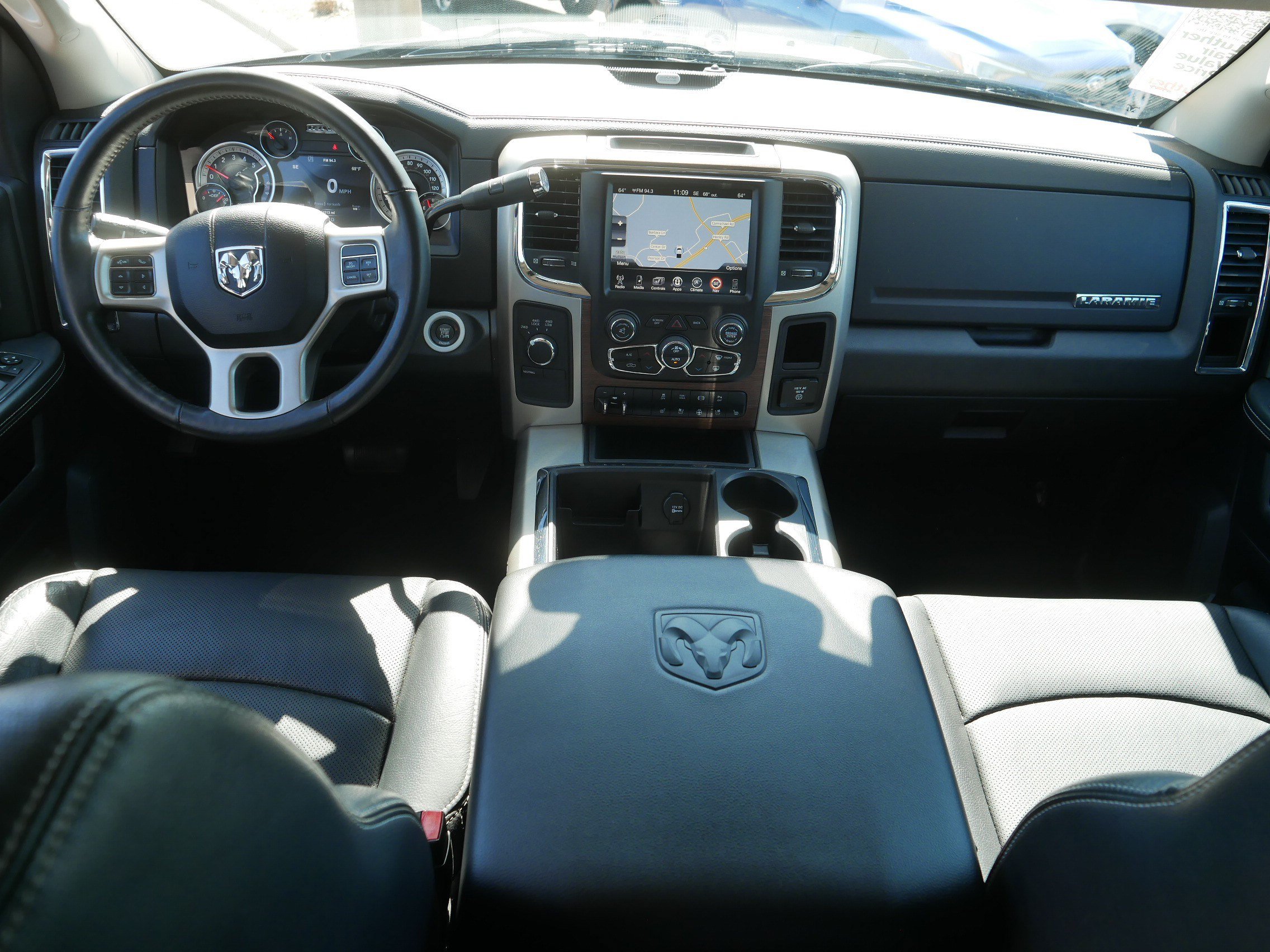 Used 2015 RAM 2500 Laramie AWD/4WD image 10