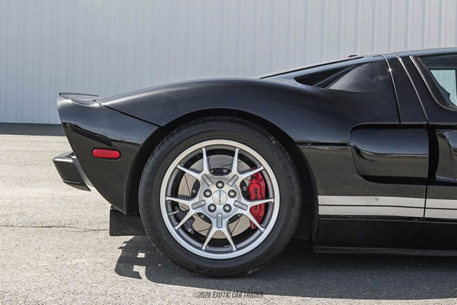 Used 2005 Ford GT RWD image 10