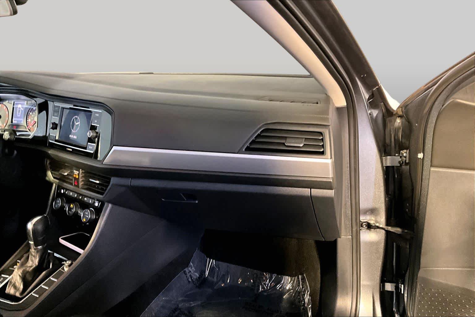 Used 2019 Volkswagen Jetta SE FWD image 19