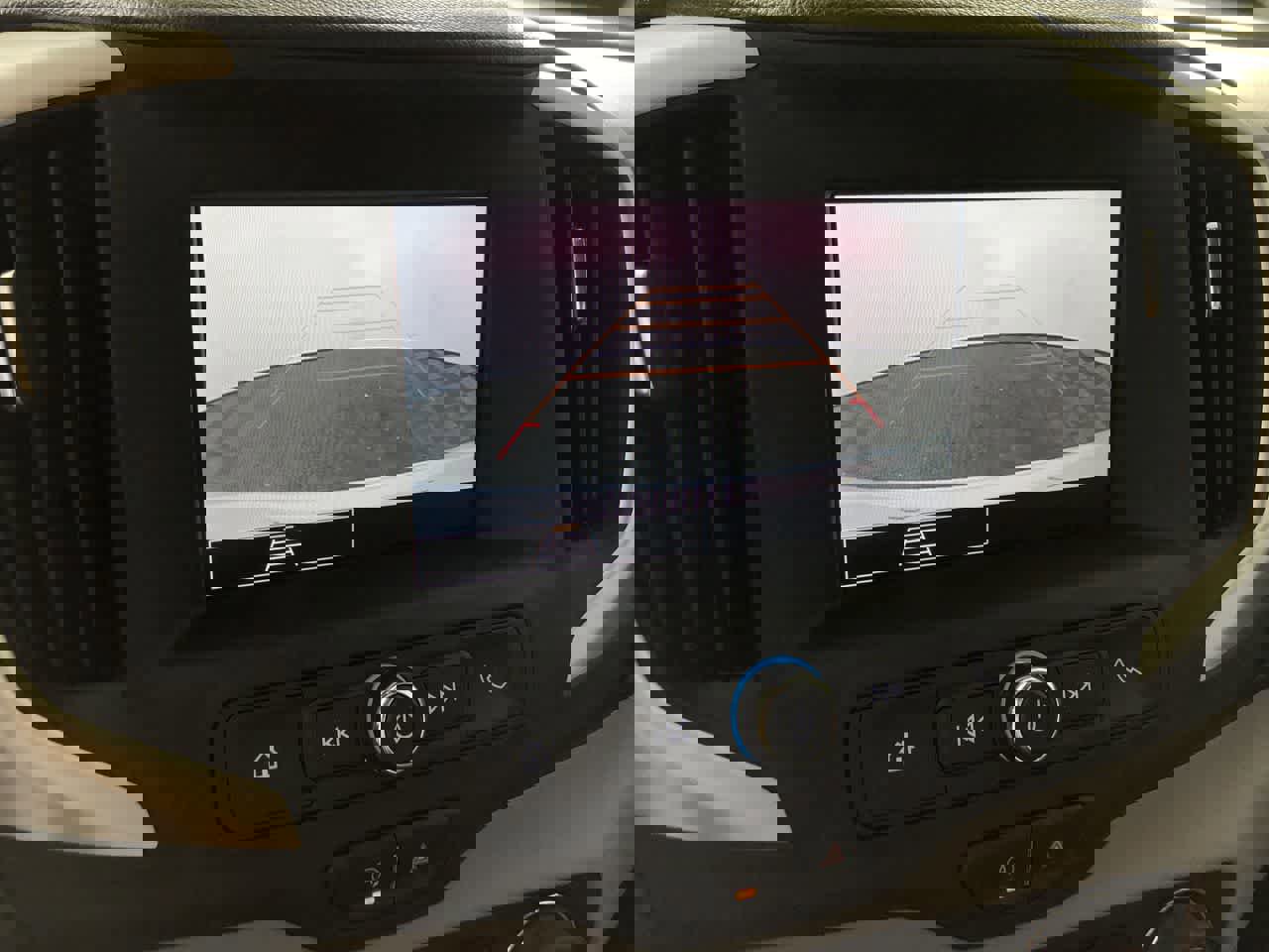 Used 2023 GMC Terrain SLE w/ Driver Convenience Package image 17