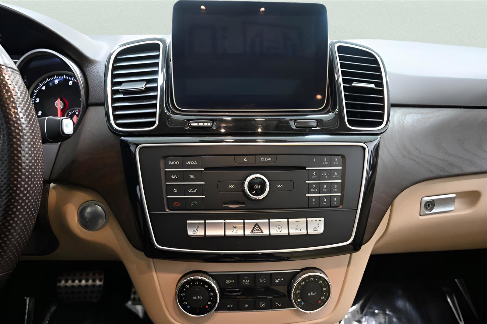 Used 2019 Mercedes-Benz GLE 400 4MATIC w/ Premium 1 Package image 24