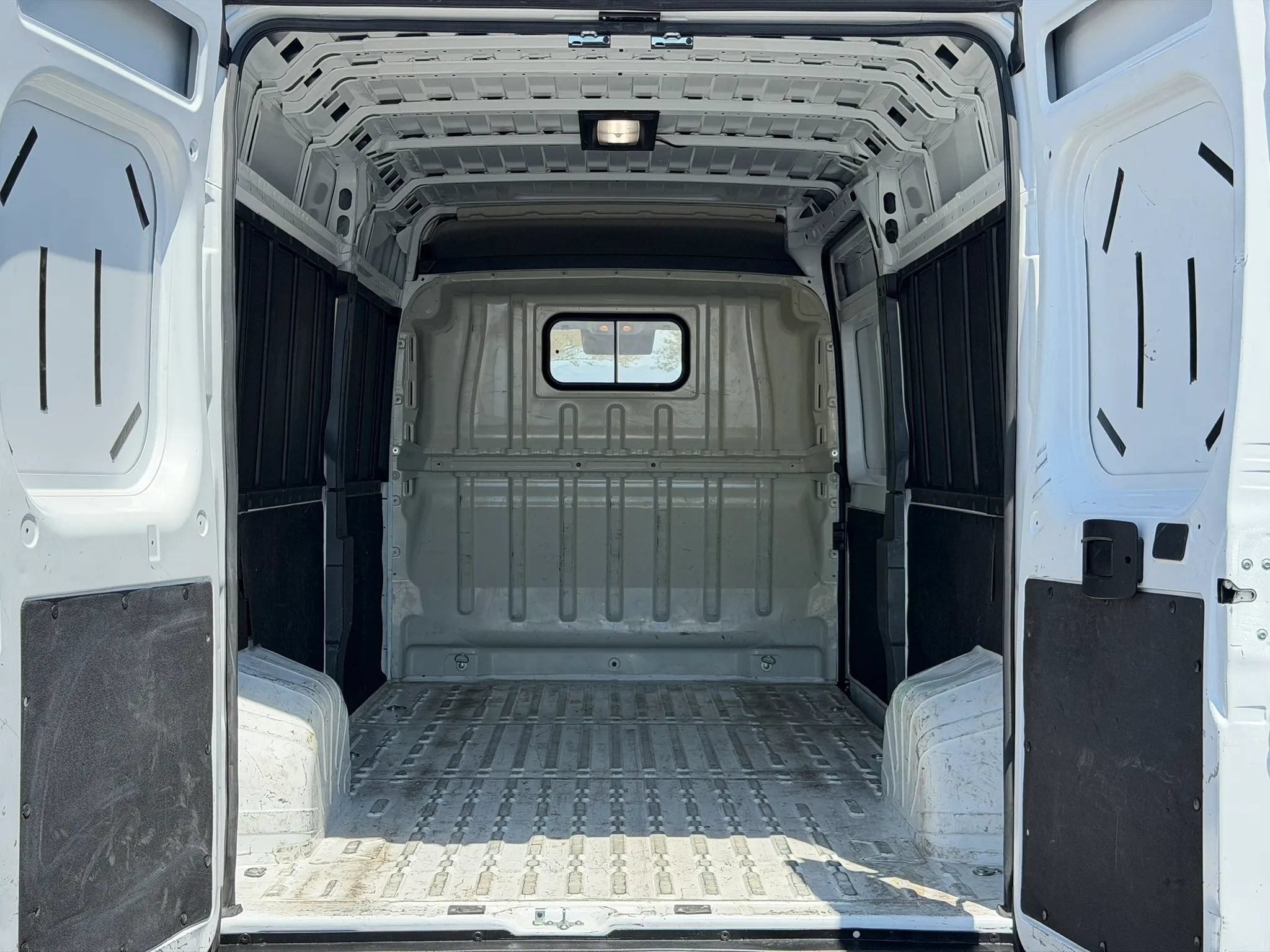 Used 2025 RAM ProMaster 2500 w/ Convenience Group FWD image 10