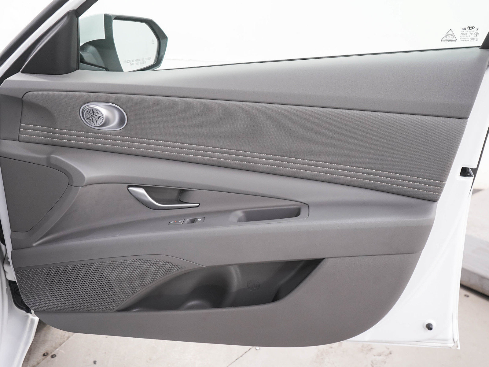 Used 2025 Hyundai Elantra SEL FWD image 9