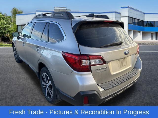 Used 2018 Subaru Outback 3.6R Limited AWD/4WD image 3