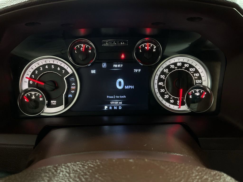 Used 2018 RAM 1500 Laramie w/ Convenience Group AWD/4WD image 25