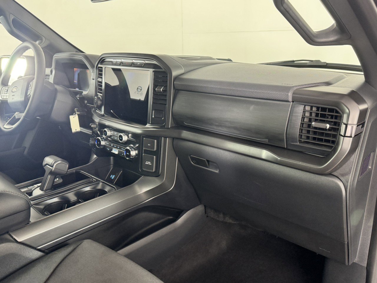 Used 2024 Ford F150 XLT w/ Tow/Haul Package image 7