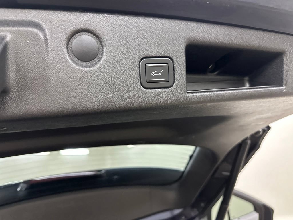 Used 2018 Chevrolet Equinox Premier AWD/4WD image 30