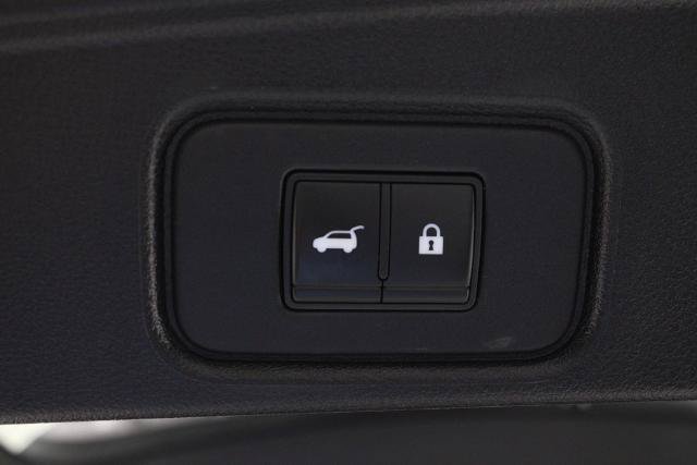 Certified 2022 Nissan Pathfinder SL FWD image 19