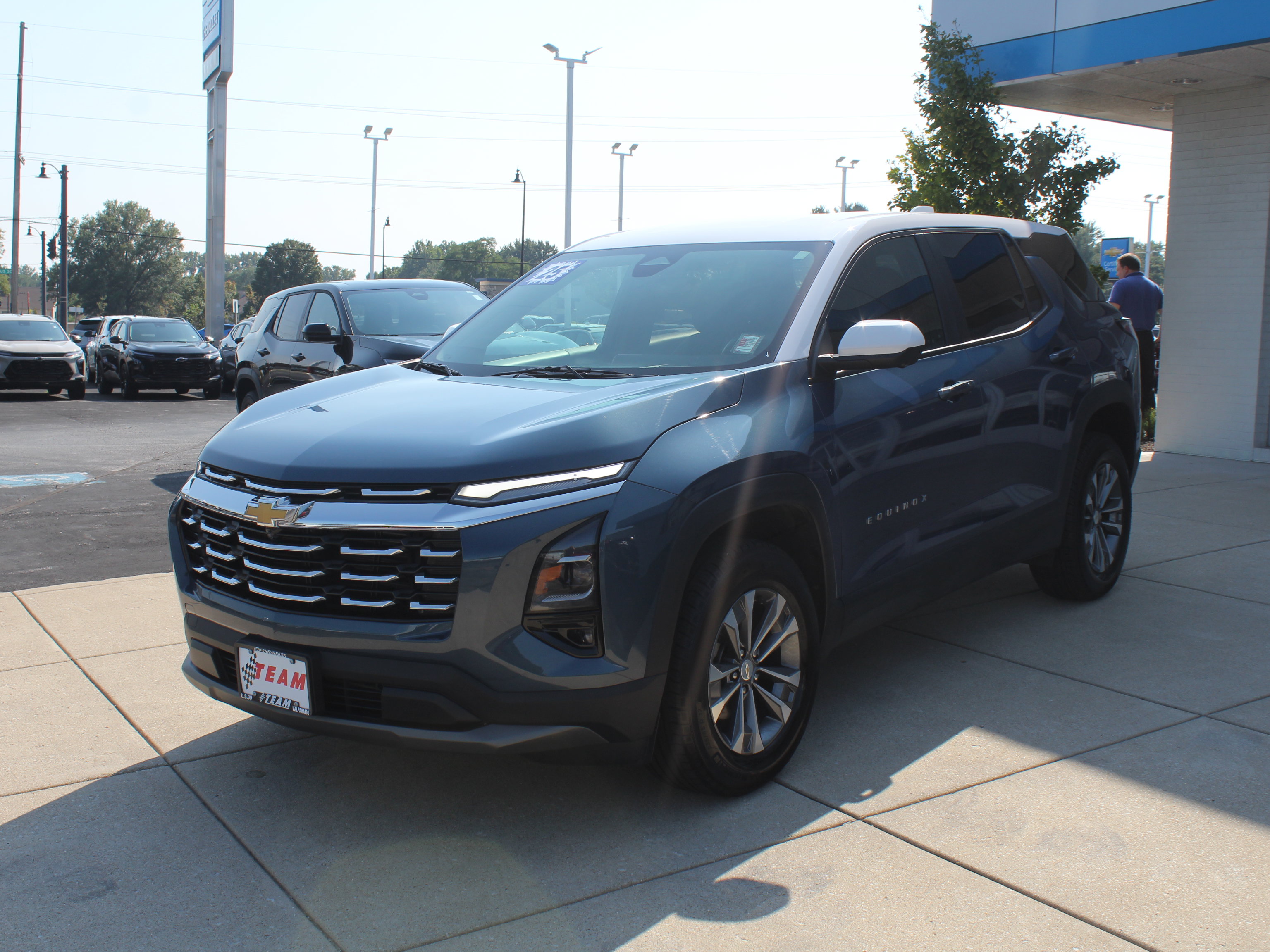Used 2025 Chevrolet Equinox LT w/ Safety and Technology Package AWD/4WD image 10