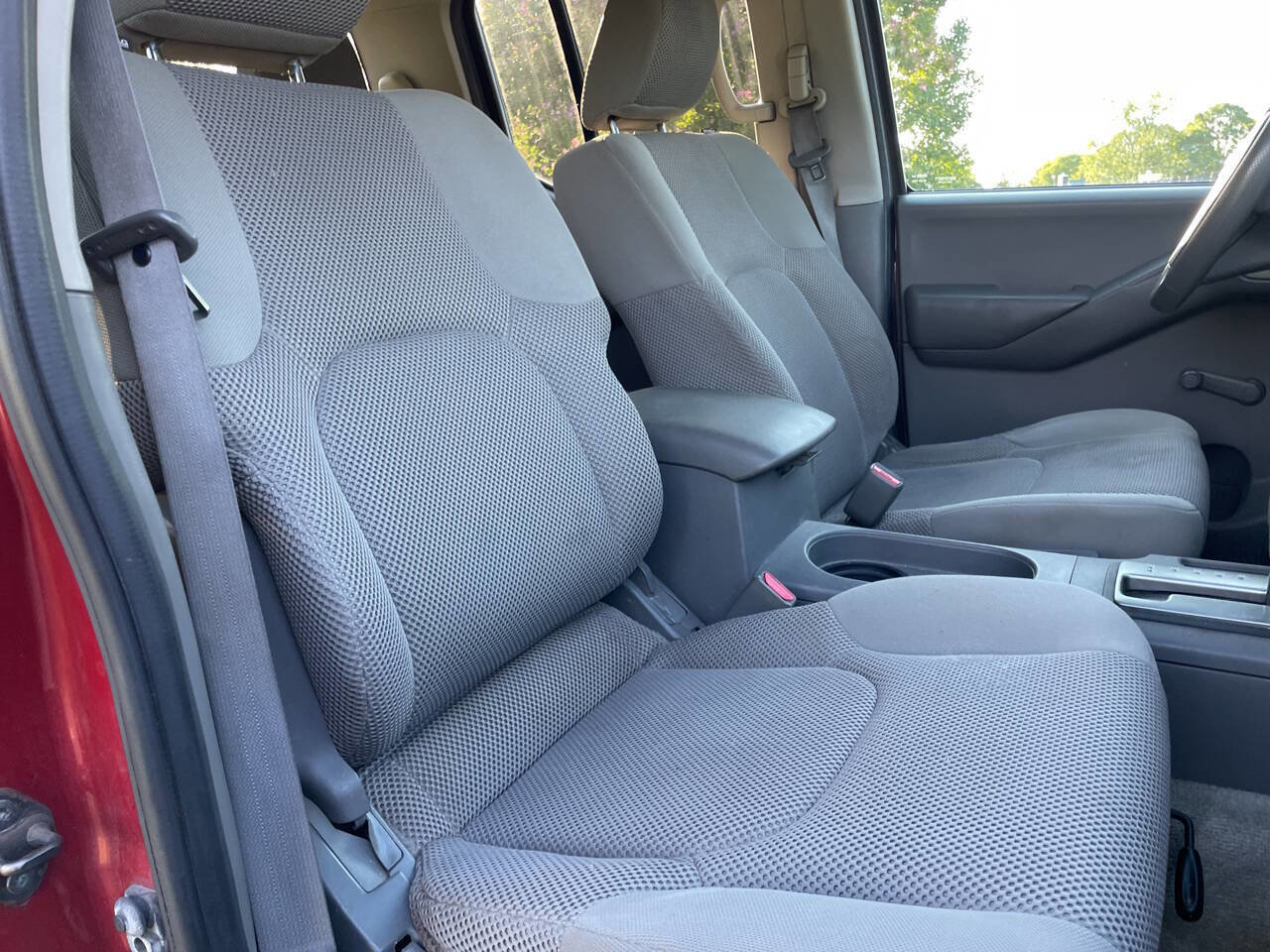 Used 2012 Nissan Frontier S image 24