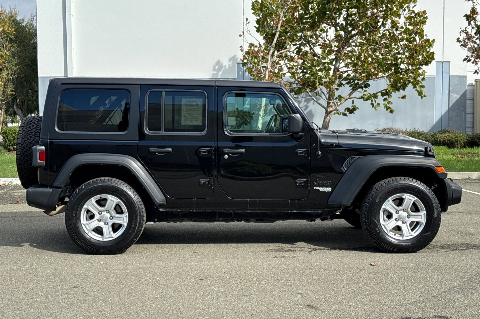 Used 2021 Jeep Wrangler Unlimited Sport image 3