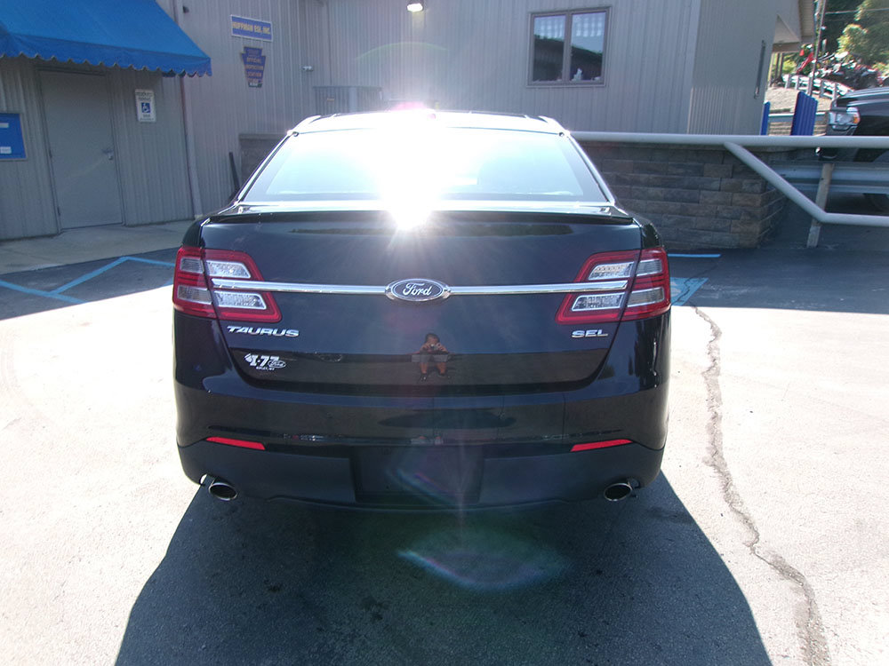 Used 2017 Ford Taurus SEL FWD image 5