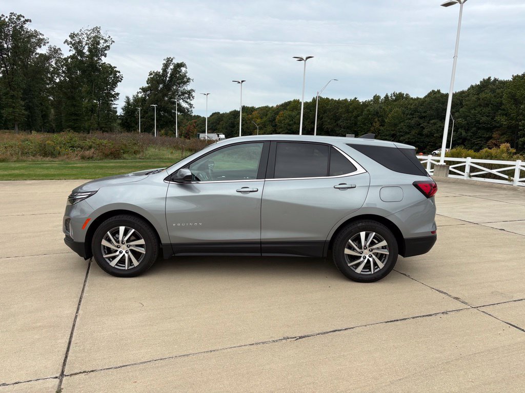 Used 2024 Chevrolet Equinox LT w/ LPO, Floor Liner Package FWD image 3